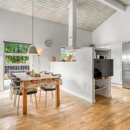 Karstina - 1km From The Sea By Interhome Hals