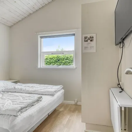 Karstina - 1km From The Sea By Interhome