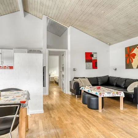 Nyaraló Karstina - 1km From The Sea By Interhome Hals