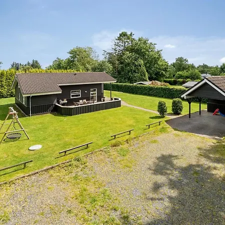 Nyaraló Karstina - 1km From The Sea By Interhome Hals
