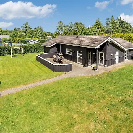 Nyaraló Karstina - 1km From The Sea By Interhome